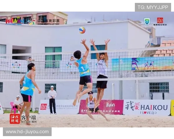 赛场内外互动频繁，各地运动员交流技术心得与比赛经验。